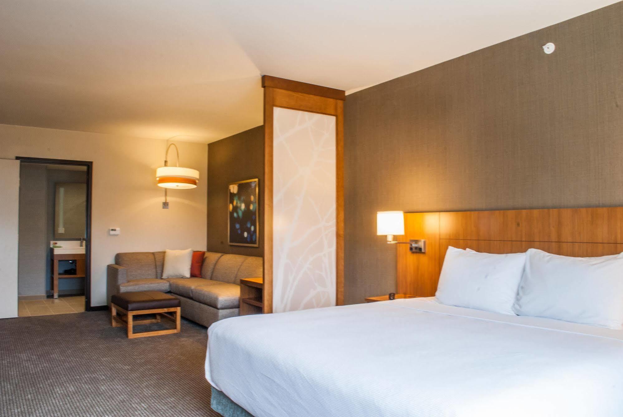 Hyatt Place Blacksburg/University Екстериор снимка